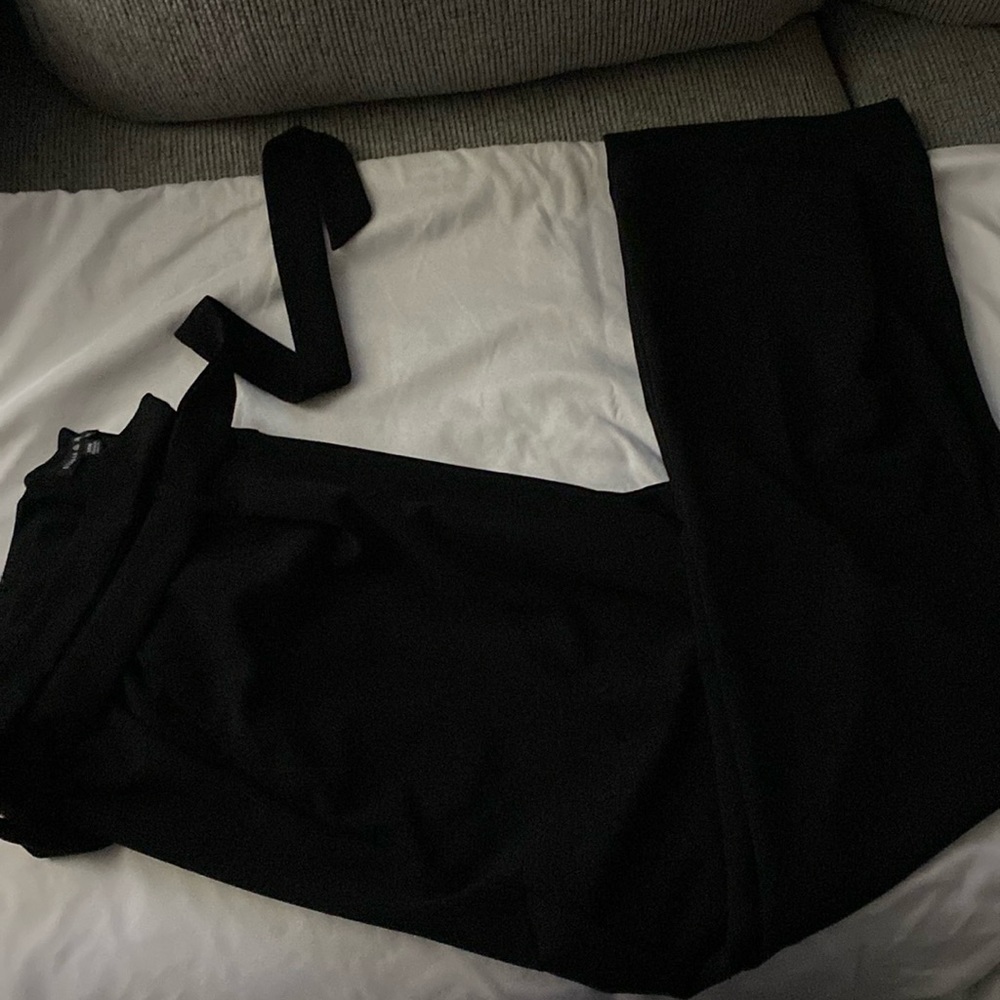 VIOLET & ROSES ladies black pants. Size 18